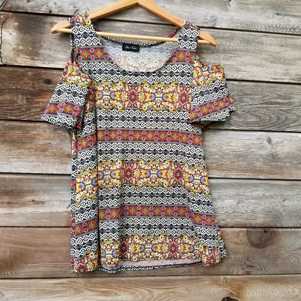 Star Vixen Colorful Off-Shoulder Blouse With Colorful Floral Design. Large.